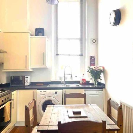 2 Bed Self Contained Apartment Wrexham Kültér fotó