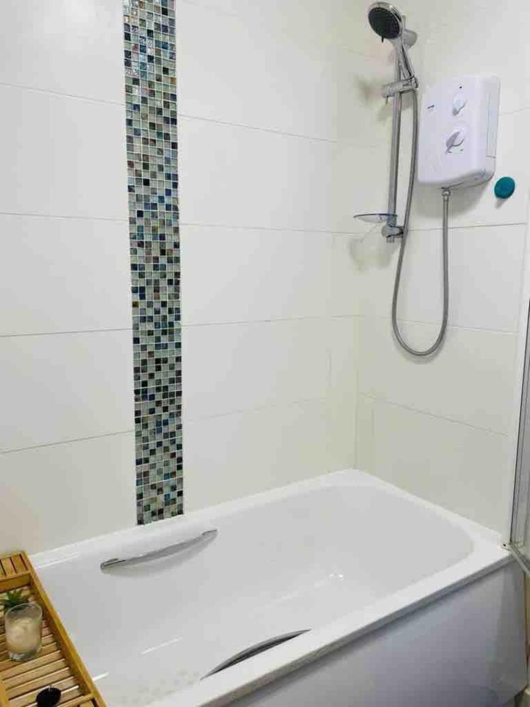 2 Bed Self Contained Apartment Wrexham Kültér fotó