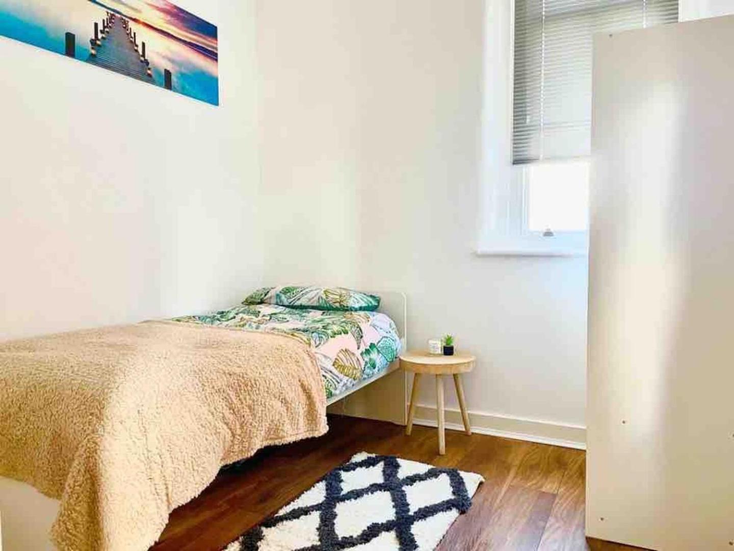 2 Bed Self Contained Apartment Wrexham Kültér fotó
