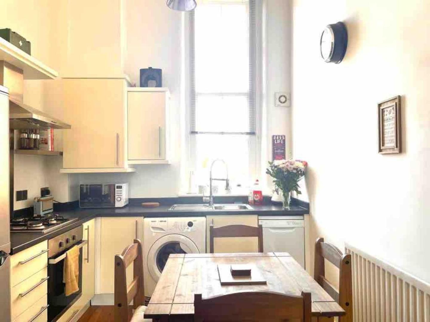2 Bed Self Contained Apartment Wrexham Kültér fotó