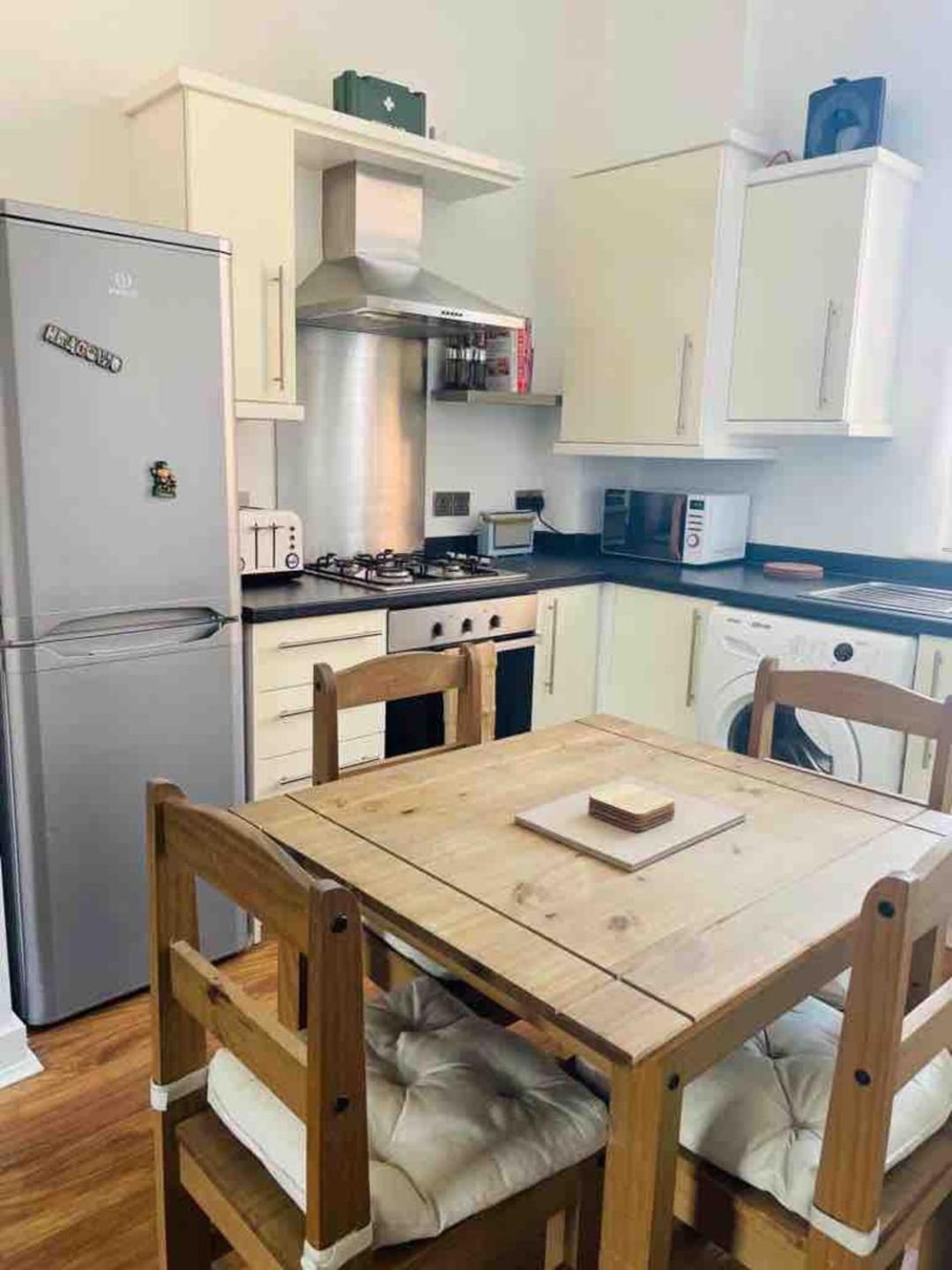2 Bed Self Contained Apartment Wrexham Kültér fotó